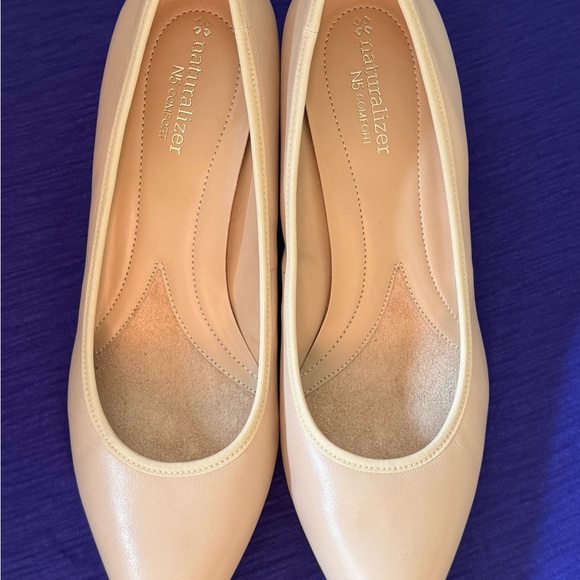 Naturalizer Cream Heels - Picture 7 of 8